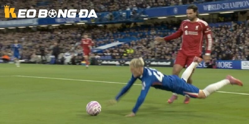 Premier League Lên Tiếng Về Pha Ngã Của Garnacho & Kèo Cược Mu